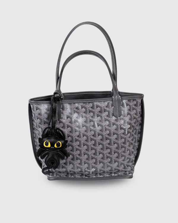 Goyard tote bag with Toothless charm, style 45